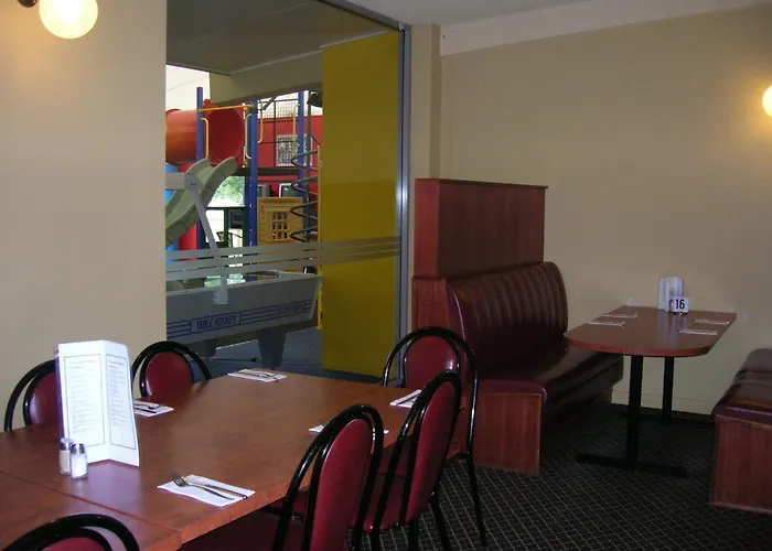 Overlander Hotel Motel
