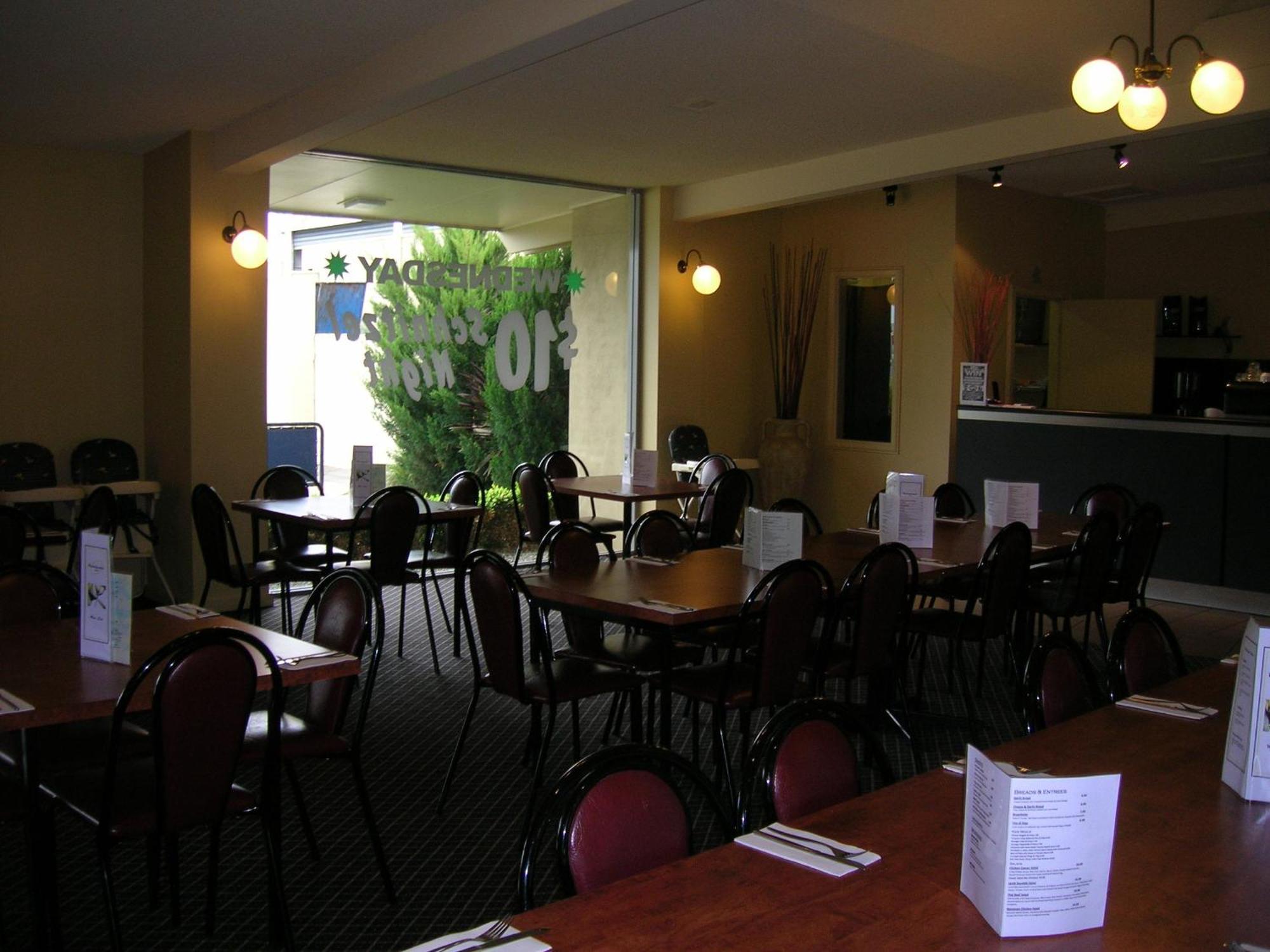 Overlander Motel